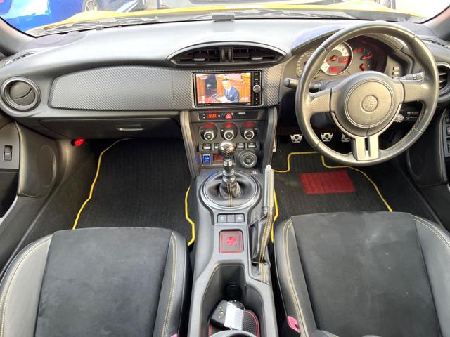 86 GTイエローリミテッド エアロパッケージ 6速MT ナビ バックカメラ ETC ドライブレコーダー 大型リアスポイラー 専用ボディ色サンライズイエロー LEDヘッドライト 16インチアルミホイール スマートキー デュアルオートエアコン(2枚目)