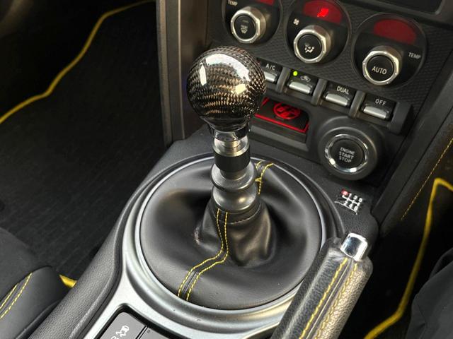 86 GTイエローリミテッド エアロパッケージ 6速MT ナビ バックカメラ ETC ドライブレコーダー 大型リアスポイラー 専用ボディ色サンライズイエロー LEDヘッドライト 16インチアルミホイール スマートキー デュアルオートエアコン(5枚目)