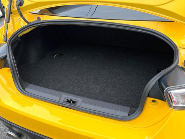 86 GTイエローリミテッド エアロパッケージ 6速MT ナビ バックカメラ ETC ドライブレコーダー 大型リアスポイラー 専用ボディ色サンライズイエロー LEDヘッドライト 16インチアルミホイール スマートキー デュアルオートエアコン(11枚目)