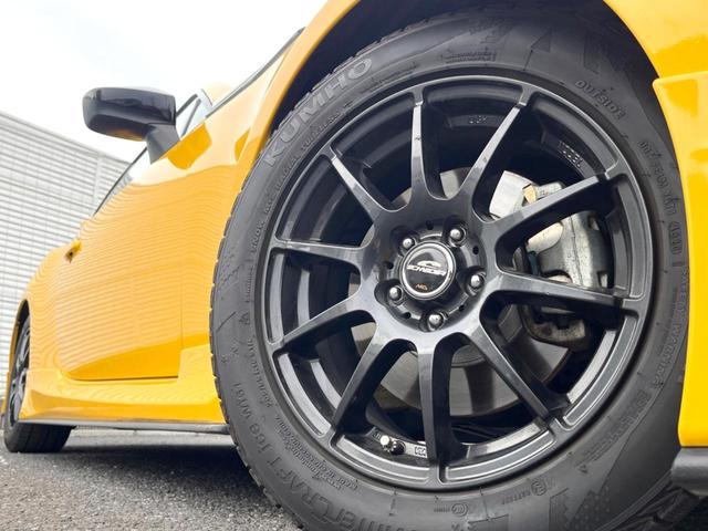 86 GTイエローリミテッド エアロパッケージ 6速MT ナビ バックカメラ ETC ドライブレコーダー 大型リアスポイラー 専用ボディ色サンライズイエロー LEDヘッドライト 16インチアルミホイール スマートキー デュアルオートエアコン(13枚目)