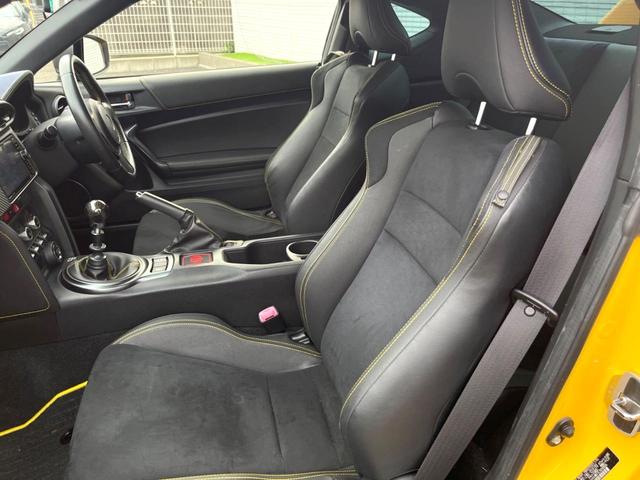 86 GTイエローリミテッド エアロパッケージ 6速MT ナビ バックカメラ ETC ドライブレコーダー 大型リアスポイラー 専用ボディ色サンライズイエロー LEDヘッドライト 16インチアルミホイール スマートキー デュアルオートエアコン(26枚目)