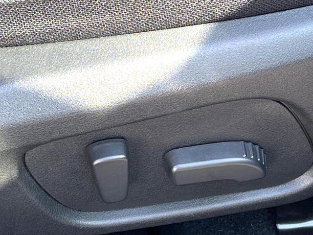 フォレスター ２．０ｉ－Ｌ　アイサイト　パワーシート　アドバンスドセイフティパッケージ　純正ナビ　バックカメラ　キーレスアクセス　プッシュスタート　アイサイトＶｅｒ３　ＬＥＤヘッドライト　純正１７インチアルミホイール　シートヒーター（5枚目）