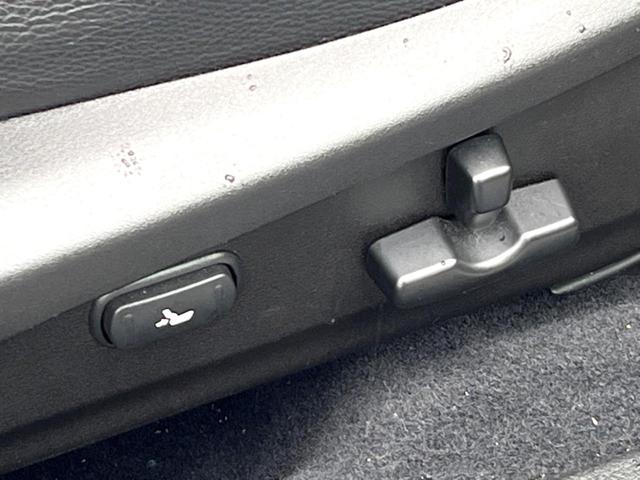 【パワーシート】スイッチ一つで簡単にシートの微調整が可能！電動だから力もいりません！快適なシートポジションにセットして、快適なドライブをお楽しみください。
