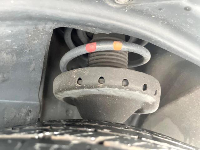 お車を安心してお乗りいただく為には、足回りの定期点検が欠かせません。サービスサポート（有償保証）では無料点検もご提供しており、安心のカーライフをお過ごしいただけるサポート体制が整っています。