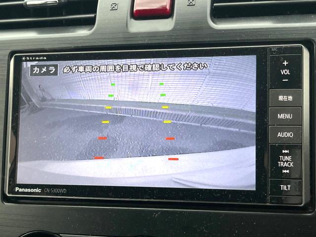 【バックカメラ】駐車時に後方がリアルタイム映像で確認できます。大型商業施設や立体駐車場での駐車時や、夜間のバック時に大活躍！運転スキルに関わらず、今や必須となった装備のひとつです！