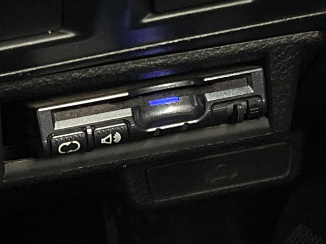 【ＥＴＣ】高速道路の料金所をストレスなく通過！話題のスポットやサービスエリアに多い「スマートＩＣ」利用時は必須のアイテムです。当店でセットアップを実施、ご納車当日からすぐにご利用いただけます！