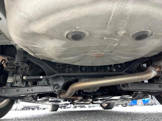 お車を安心してお乗りいただく為には、足回りの定期点検が欠かせません。サービスサポート（有償保証）では無料点検もご提供しており、安心のカーライフをお過ごしいただけるサポート体制が整っています。