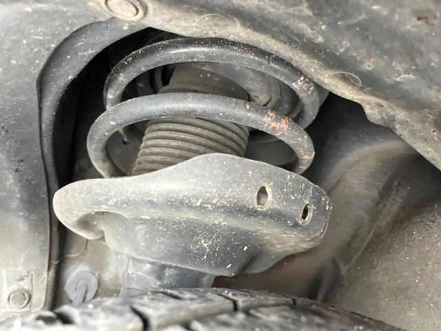 お車を安心してお乗りいただく為には、足回りの定期点検が欠かせません。サービスサポート（有償保証）では無料点検もご提供しており、安心のカーライフをお過ごしいただけるサポート体制が整っています。