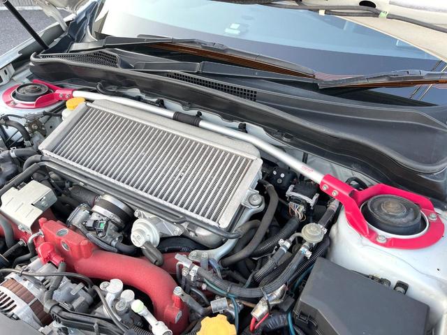 インプレッサ ＷＲＸ　ＳＴＩ　Ａライン　４ＷＤ　ターボ　エアロ　ハーフレザーシート　ドラレコ　スマートキー　ＨＩＤヘッド　ＥＴＣ　クルコン　純正１８インチアルミ　オートエアコン　ＣＤ　パドルシフト（5枚目）