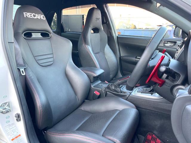 インプレッサ ＷＲＸ　ＳＴＩ　Ａライン　４ＷＤ　ターボ　エアロ　ハーフレザーシート　ドラレコ　スマートキー　ＨＩＤヘッド　ＥＴＣ　クルコン　純正１８インチアルミ　オートエアコン　ＣＤ　パドルシフト（8枚目）