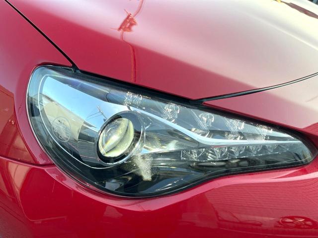 ８６ ＧＴリミテッド　ブラックパッケージ　ブレンボ製キャリパー　純正ナビ　バックカメラ　ＥＴＣ　ドライブレコーダー　純正１７インチアルミホイール　ＬＥＤヘッドライト　シートヒーター　クルーズコントロール　デュアルオートエアコン（13枚目）