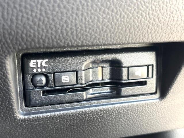 スイフトスポーツ ベースグレード　全周囲カメラ　衝突被害軽減システム　レーダークルーズ　シートヒーター　ドラレコ　コーナーセンサー　スマートキー　ＬＥＤヘッド　ビルトインＥＴＣ　純正１７インチアルミ　車線逸脱警報（6枚目）