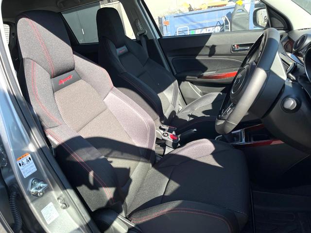 スイフトスポーツ ベースグレード　全周囲カメラ　衝突被害軽減システム　レーダークルーズ　シートヒーター　ドラレコ　コーナーセンサー　スマートキー　ＬＥＤヘッド　ビルトインＥＴＣ　純正１７インチアルミ　車線逸脱警報（8枚目）