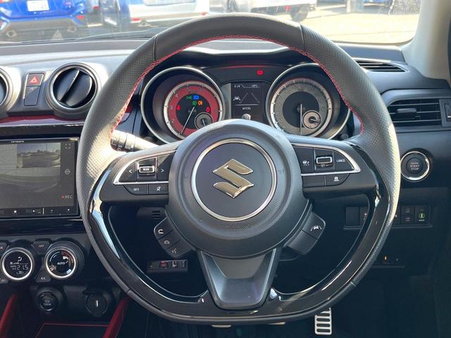 スイフトスポーツ ベースグレード　全周囲カメラ　衝突被害軽減システム　レーダークルーズ　シートヒーター　ドラレコ　コーナーセンサー　スマートキー　ＬＥＤヘッド　ビルトインＥＴＣ　純正１７インチアルミ　車線逸脱警報（11枚目）