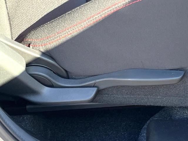 スイフトスポーツ ベースグレード　全周囲カメラ　衝突被害軽減システム　レーダークルーズ　シートヒーター　ドラレコ　コーナーセンサー　スマートキー　ＬＥＤヘッド　ビルトインＥＴＣ　純正１７インチアルミ　車線逸脱警報（21枚目）