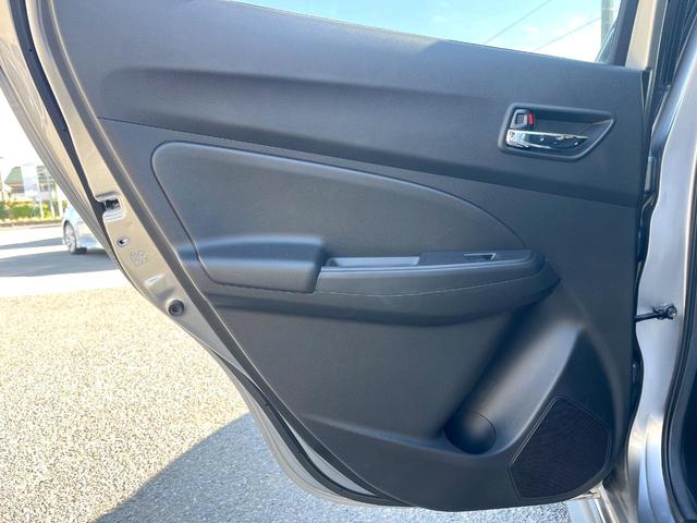 スイフトスポーツ ベースグレード　全周囲カメラ　衝突被害軽減システム　レーダークルーズ　シートヒーター　ドラレコ　コーナーセンサー　スマートキー　ＬＥＤヘッド　ビルトインＥＴＣ　純正１７インチアルミ　車線逸脱警報（44枚目）