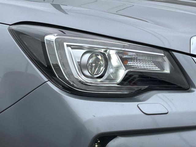 フォレスター ２．０ＸＴ　アイサイト　パワーバックドア　ルーフレール　純正ナビ　バックカメラ　ＥＴＣ　ドライブレコーダー　アイサイトＶｅｒ３　純正１８インチアルミホイール　ＬＥＤヘッドライト　パワーシート　シートヒーター　スマートキー（12枚目）