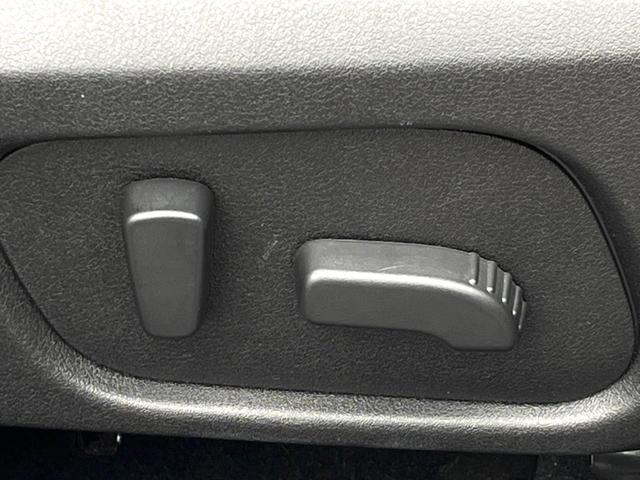 フォレスター ２．０ＸＴ　アイサイト　パワーバックドア　ルーフレール　純正ナビ　バックカメラ　ＥＴＣ　ドライブレコーダー　アイサイトＶｅｒ３　純正１８インチアルミホイール　ＬＥＤヘッドライト　パワーシート　シートヒーター　スマートキー（21枚目）