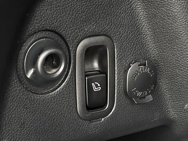 フォレスター ２．０ＸＴ　アイサイト　パワーバックドア　ルーフレール　純正ナビ　バックカメラ　ＥＴＣ　ドライブレコーダー　アイサイトＶｅｒ３　純正１８インチアルミホイール　ＬＥＤヘッドライト　パワーシート　シートヒーター　スマートキー（23枚目）