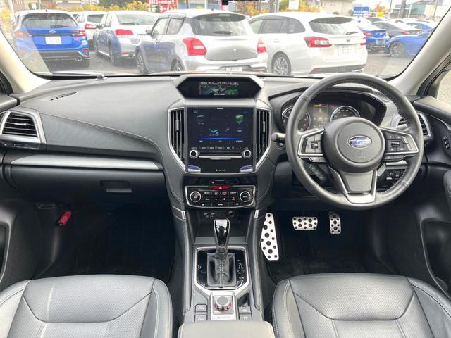 フォレスター プレミアム　革シート　ルーフレール　パワーバックドア　純正８型ビルトインナビ　アイサイトセイフティプラス　ＬＥＤアクセサリーライナー　メモリー機能付きパワーシート　純正１８インチアルミ　スマートキー（2枚目）