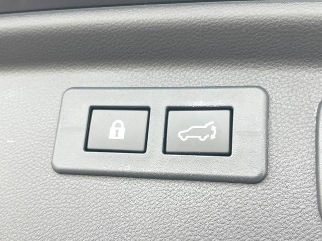 フォレスター プレミアム　革シート　ルーフレール　パワーバックドア　純正８型ビルトインナビ　アイサイトセイフティプラス　ＬＥＤアクセサリーライナー　メモリー機能付きパワーシート　純正１８インチアルミ　スマートキー（5枚目）