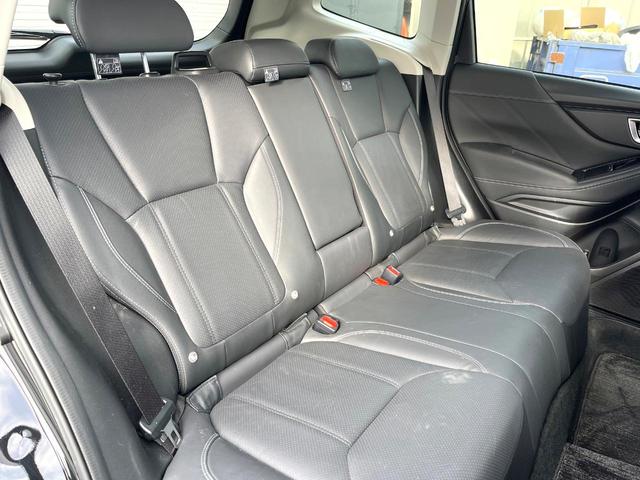 フォレスター プレミアム　革シート　ルーフレール　パワーバックドア　純正８型ビルトインナビ　アイサイトセイフティプラス　ＬＥＤアクセサリーライナー　メモリー機能付きパワーシート　純正１８インチアルミ　スマートキー（9枚目）