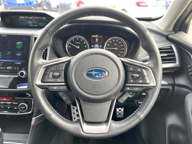 フォレスター プレミアム　革シート　ルーフレール　パワーバックドア　純正８型ビルトインナビ　アイサイトセイフティプラス　ＬＥＤアクセサリーライナー　メモリー機能付きパワーシート　純正１８インチアルミ　スマートキー（11枚目）