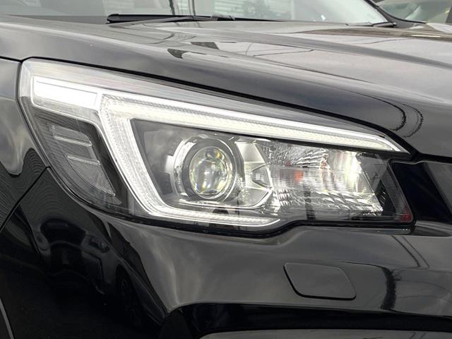 フォレスター プレミアム　革シート　ルーフレール　パワーバックドア　純正８型ビルトインナビ　アイサイトセイフティプラス　ＬＥＤアクセサリーライナー　メモリー機能付きパワーシート　純正１８インチアルミ　スマートキー（12枚目）