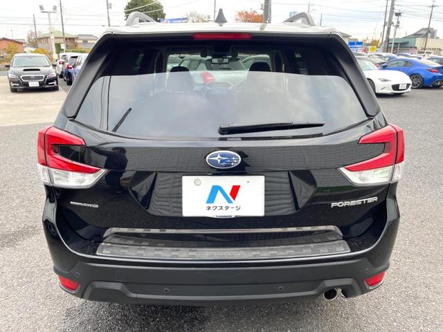 フォレスター プレミアム　革シート　ルーフレール　パワーバックドア　純正８型ビルトインナビ　アイサイトセイフティプラス　ＬＥＤアクセサリーライナー　メモリー機能付きパワーシート　純正１８インチアルミ　スマートキー（15枚目）