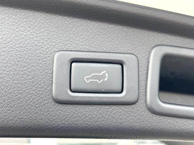 フォレスター ２．０ｉ－Ｓ　アイサイト　パワーバックドア　純正ナビ　バックカメラ　ＥＴＣ　オートライト　純正１８インチアルミホイール　パワーシート　シートヒーター　キーレスアクセス　プッシュスタート　アイサイトＶｅｒ２　オートエアコン（5枚目）