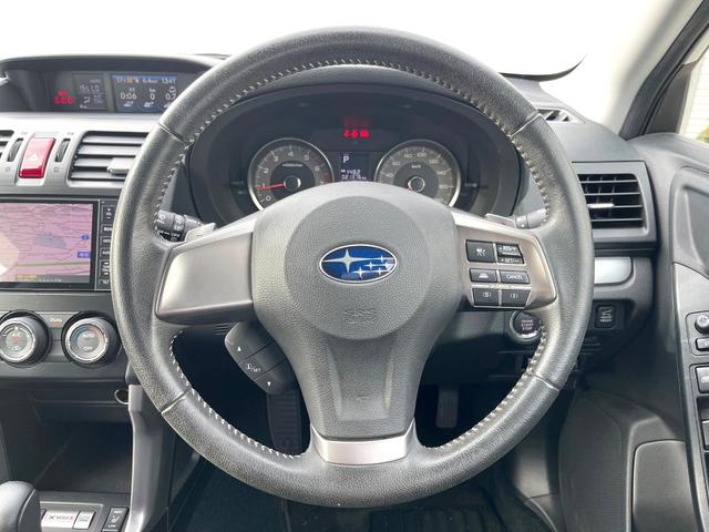 フォレスター ２．０ｉ－Ｓ　アイサイト　パワーバックドア　純正ナビ　バックカメラ　ＥＴＣ　オートライト　純正１８インチアルミホイール　パワーシート　シートヒーター　キーレスアクセス　プッシュスタート　アイサイトＶｅｒ２　オートエアコン（11枚目）