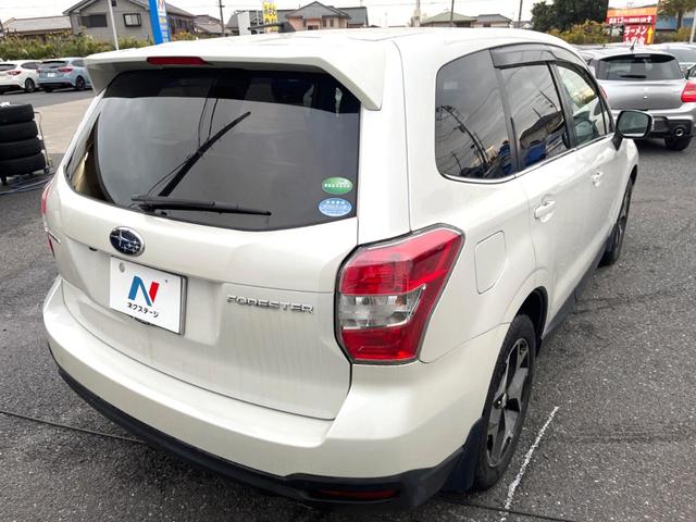 フォレスター ２．０ｉ－Ｓ　アイサイト　パワーバックドア　純正ナビ　バックカメラ　ＥＴＣ　オートライト　純正１８インチアルミホイール　パワーシート　シートヒーター　キーレスアクセス　プッシュスタート　アイサイトＶｅｒ２　オートエアコン（17枚目）