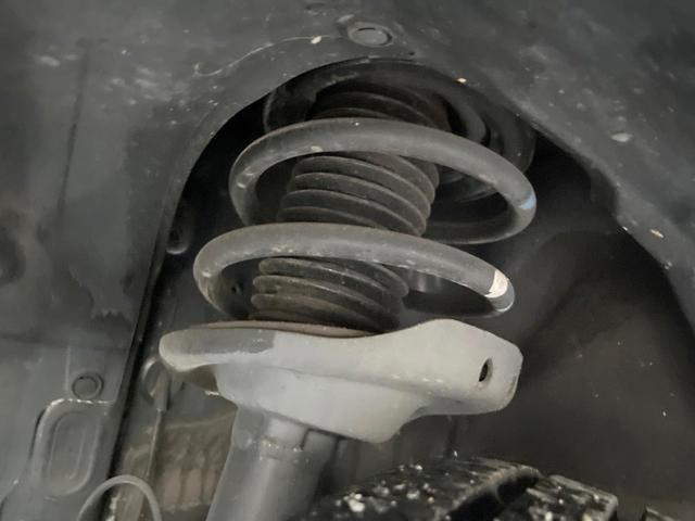 フォレスター ２．０ｉ－Ｓ　アイサイト　パワーバックドア　純正ナビ　バックカメラ　ＥＴＣ　オートライト　純正１８インチアルミホイール　パワーシート　シートヒーター　キーレスアクセス　プッシュスタート　アイサイトＶｅｒ２　オートエアコン（20枚目）