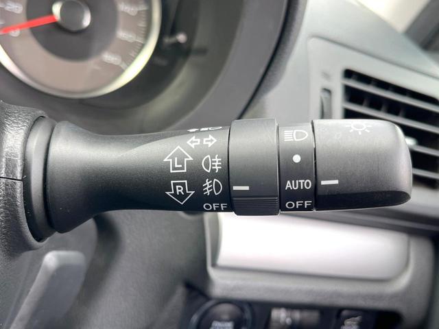 フォレスター ２．０ｉ－Ｓ　アイサイト　パワーバックドア　純正ナビ　バックカメラ　ＥＴＣ　オートライト　純正１８インチアルミホイール　パワーシート　シートヒーター　キーレスアクセス　プッシュスタート　アイサイトＶｅｒ２　オートエアコン（21枚目）