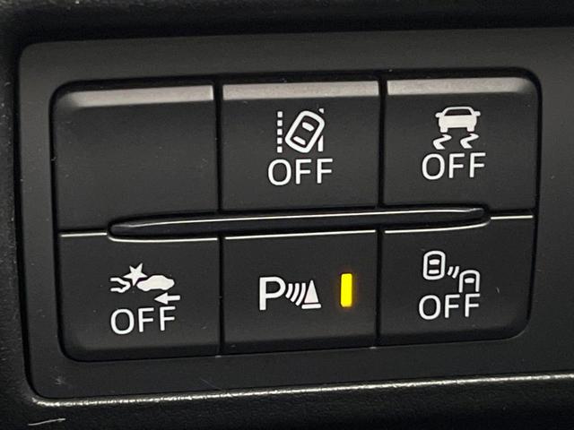 【スマートシティブレーキサポート】低速走行中に前方の車両等を認識し、衝突しそうな時は警報とブレーキで衝突回避と被害軽減をアシスト。より安全にドライブをお楽しみいただけます。