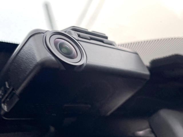 【ドライブレコーダー】安心・安全なカーライフに必須のドライブレコーダーを装備！走行中はもちろん、あおり運転や事故に遭遇した際の状況も映像で記録し、万一のリスクに備えます。