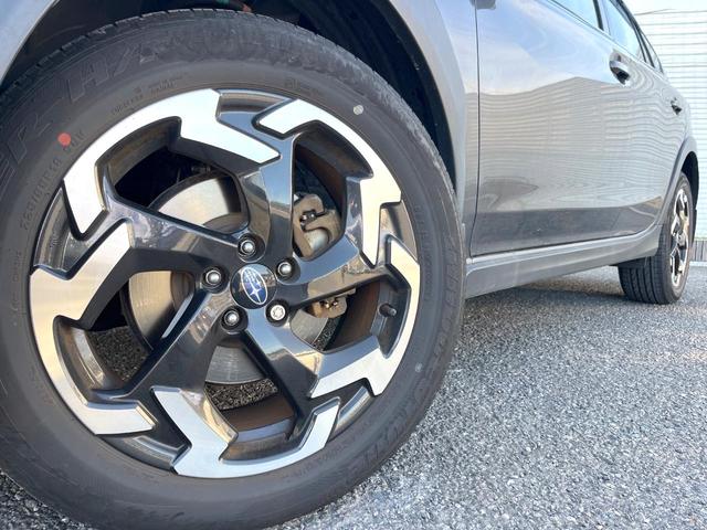 【純正アルミホイール】外観にマッチした純正アルミホイールを装着しております。各種社外アルミホイールや、スタッドレスタイヤも取扱いしております。是非ご相談ください♪