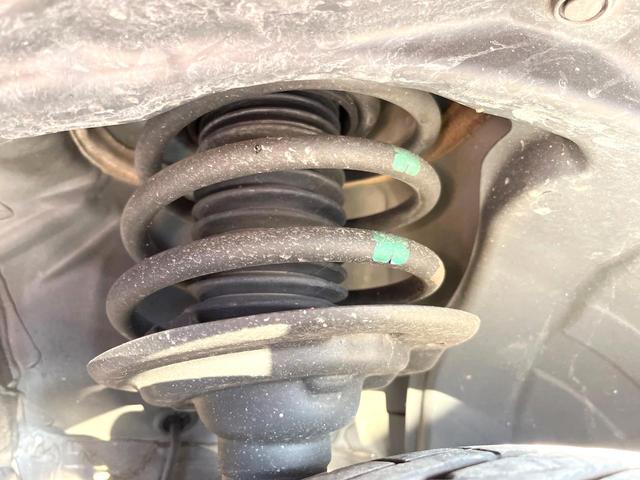 お車を安心してお乗りいただく為には、足回りの定期点検が欠かせません。サービスサポート（有償保証）では無料点検もご提供しており、安心のカーライフをお過ごしいただけるサポート体制が整っています。