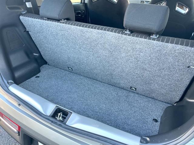 普段のお買い物や通勤、送迎等に十分な荷室スペースを確保しております。セカンドシートを倒すと、大きな荷物の積載も可能です♪