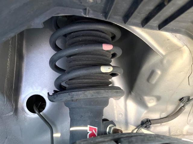 お車を安心してお乗りいただく為には、足回りの定期点検が欠かせません。サービスサポート（有償保証）では無料点検もご提供しており、安心のカーライフをお過ごしいただけるサポート体制が整っています。