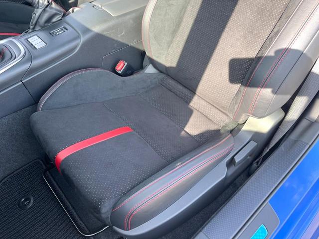 ＢＲＺ Ｓ　６ＭＴ　ＳＴＩエアロパッケージ　ＳＴＩコンプリートキット　ＳＴＩ製１８インチアルミ　ＬＥＤアクセサリーライナー　ＬＥＤヘッドライト　革巻きステアリング　クルーズコントロール　シートヒーター（40枚目）