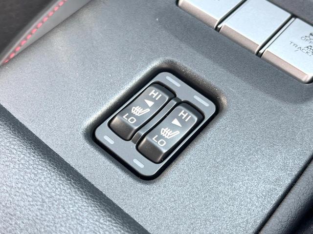 ＢＲＺ Ｓ　６ＭＴ　ＳＴＩエアロパッケージ　ＳＴＩコンプリートキット　ＳＴＩ製１８インチアルミ　ＬＥＤアクセサリーライナー　ＬＥＤヘッドライト　革巻きステアリング　クルーズコントロール　シートヒーター（45枚目）