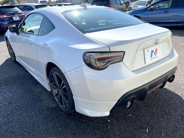 ８６ ＧＴ　６ＭＴ　モデリスタエアロ　フジツボ製マフラー　ヴァレンティ製テールランプ　ＨＩＤヘッド　純正１７インチアルミ　革巻きステアリング　純正ナビ　バックカメラ　デュアルオートエアコン　スマートキー（44枚目）