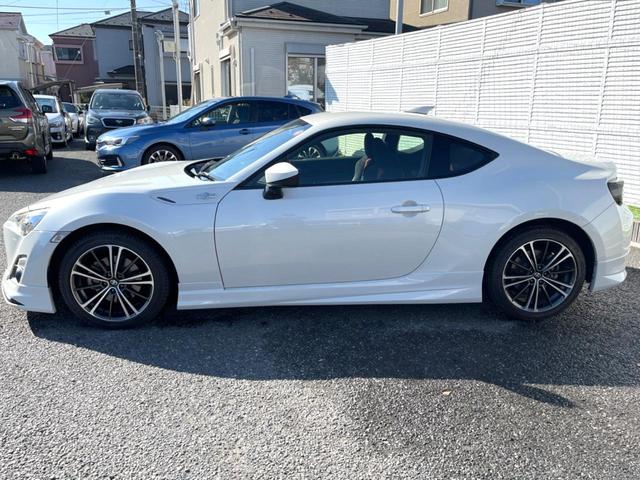 ８６ ＧＴ　６ＭＴ　モデリスタエアロ　フジツボ製マフラー　ヴァレンティ製テールランプ　ＨＩＤヘッド　純正１７インチアルミ　革巻きステアリング　純正ナビ　バックカメラ　デュアルオートエアコン　スマートキー（45枚目）