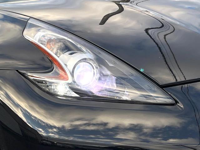 フェアレディＺ ニスモ　６ＭＴ　専用チューニング　ＢＯＳＥサウンドシステム　ＲＥＣＡＲＯ製シート　ＲＡＹＳ製１９インチアルミホイール　ＨＩＤヘッドライト　アルカンターラ巻きステアリング　オートエアコン　スマートキー（12枚目）