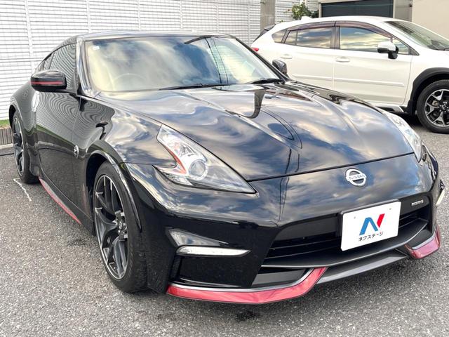 フェアレディＺ ニスモ　６ＭＴ　専用チューニング　ＢＯＳＥサウンドシステム　ＲＥＣＡＲＯ製シート　ＲＡＹＳ製１９インチアルミホイール　ＨＩＤヘッドライト　アルカンターラ巻きステアリング　オートエアコン　スマートキー（16枚目）