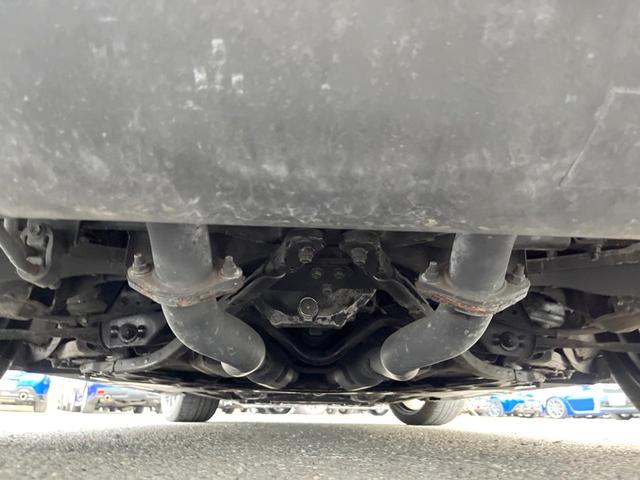 フェアレディＺ ニスモ　６ＭＴ　専用チューニング　ＢＯＳＥサウンドシステム　ＲＥＣＡＲＯ製シート　ＲＡＹＳ製１９インチアルミホイール　ＨＩＤヘッドライト　アルカンターラ巻きステアリング　オートエアコン　スマートキー（19枚目）