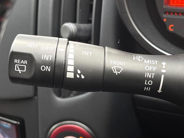 フェアレディＺ ニスモ　６ＭＴ　専用チューニング　ＢＯＳＥサウンドシステム　ＲＥＣＡＲＯ製シート　ＲＡＹＳ製１９インチアルミホイール　ＨＩＤヘッドライト　アルカンターラ巻きステアリング　オートエアコン　スマートキー（25枚目）