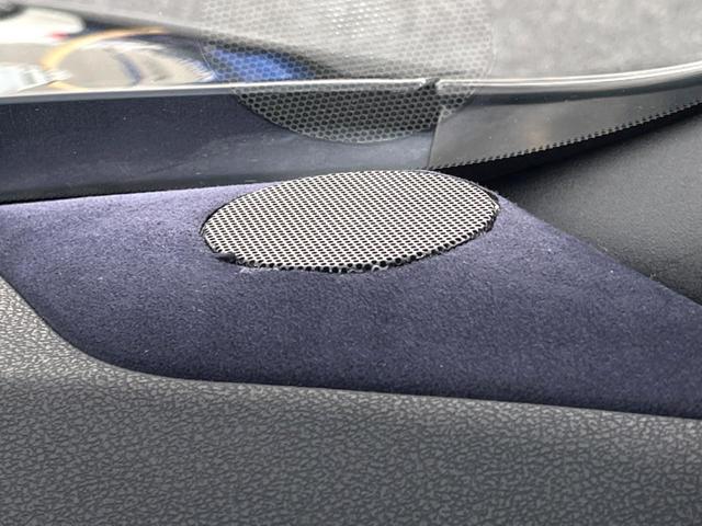 フェアレディＺ ニスモ　６ＭＴ　専用チューニング　ＢＯＳＥサウンドシステム　ＲＥＣＡＲＯ製シート　ＲＡＹＳ製１９インチアルミホイール　ＨＩＤヘッドライト　アルカンターラ巻きステアリング　オートエアコン　スマートキー（34枚目）