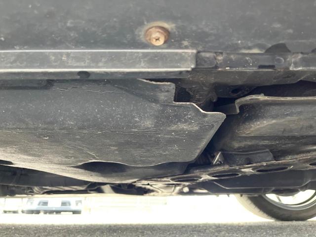 フェアレディＺ ニスモ　６ＭＴ　専用チューニング　ＢＯＳＥサウンドシステム　ＲＥＣＡＲＯ製シート　ＲＡＹＳ製１９インチアルミホイール　ＨＩＤヘッドライト　アルカンターラ巻きステアリング　オートエアコン　スマートキー（37枚目）